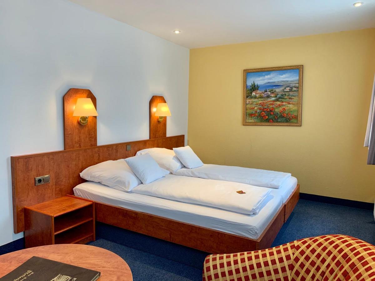 Pfefferhoehe Hotel & Restaurant Alsfeld Bagian luar foto
